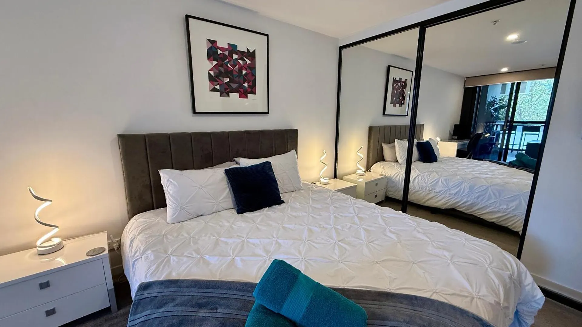Midnight Luxe 1Br 1Bath Apartment 104 In The Heart Of Braddon Pool Sauna Secure Parking Wine Wifi Canberra